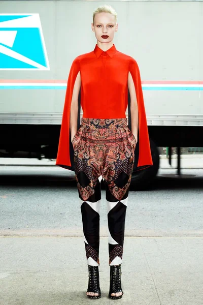 Look 10